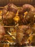 Gamberoni con pancetta marinati