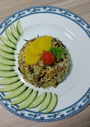 Hình của món Takanachahan (Cơm chiên cải chua Nhật Bản).