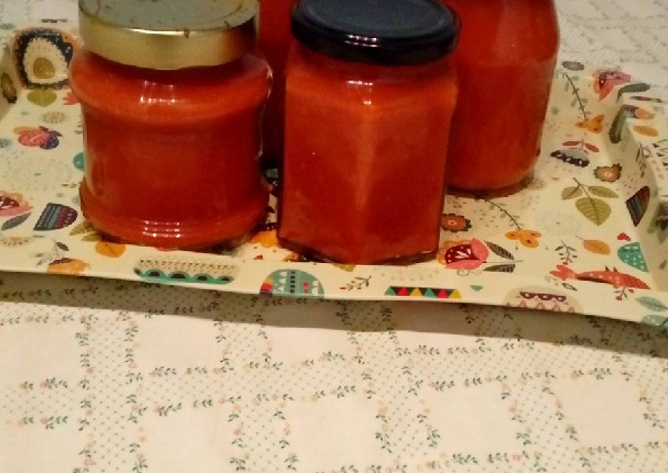 Salsa con tomates de la huerta