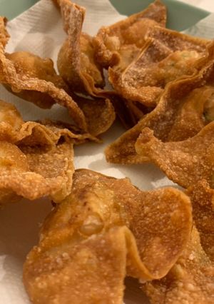 Hình của món Hoành thánh chiên.