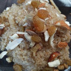 A picture of Fada Lapsi (beaten wheat/daliya sweet).