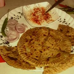 A picture of Aaloo paratha.