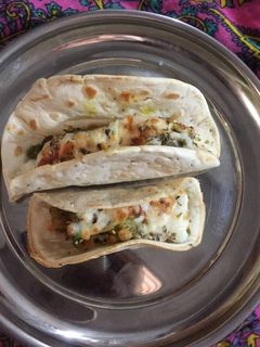 टोस साथ में मटर (Tacos with peas recipe in hindi) रेसिपी मुख्य फोटो
