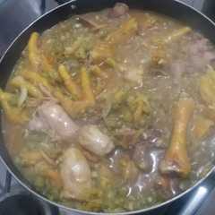 Foto principal de Habichuelas con menudencias de pollo
