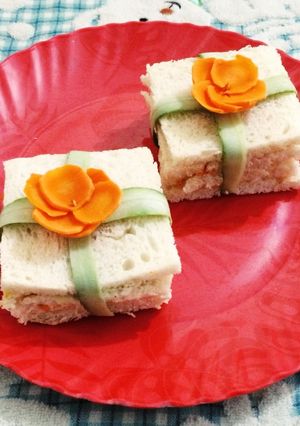 वेज़ी मेयो सैंडविच पार्सल रेसिपी मुख्य फोटो
