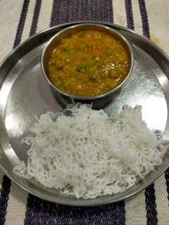 A picture of Idiyappam With Peas vegetable Curry.