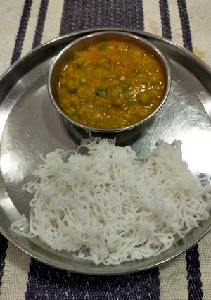 A picture of Idiyappam With Peas vegetable Curry.