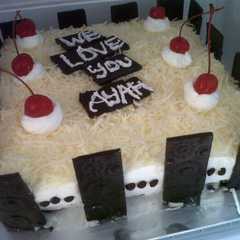 A picture of Kue ultah brownies kukus.
