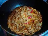 Jamur enoki + ayam saus pedas