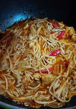 Foto resep Jamur enoki + ayam saus pedas