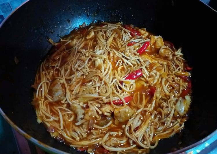 Langkah Mudah untuk Menyiapkan Jamur enoki + ayam saus pedas Anti Gagal