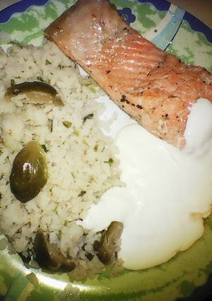 Lazacpisztrángfilé kelbimbós rizzsel és fokhagymás-majonézes tejföllel recept fotója