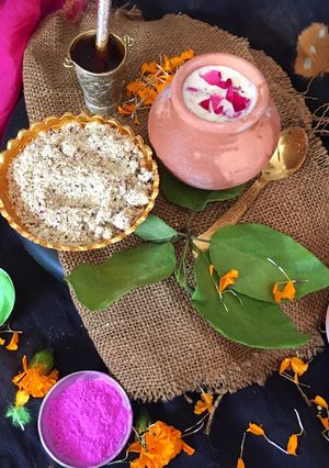 વોલનટ ઠંડાઈ (Walnut Thandai Recipe In Gujarati) રેસીપી મુખ્ય ફોટો