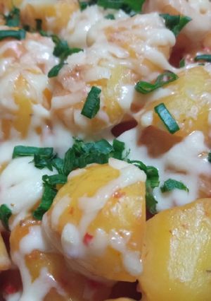 A picture of Cheesy potatoes.