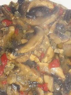 Una foto de Champiñones en salsa