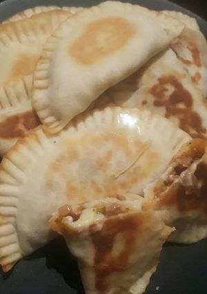 ক্যালজোন-একটি ইতালিয়ান স্ন্যাকস (calzone recipe in Bengali) রেসিপির প্রধান ছবি