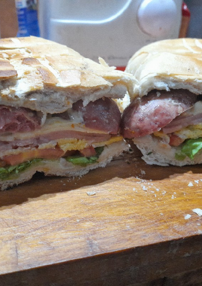 Una foto de Super choris (criollo y parrillero) "día del amigo"