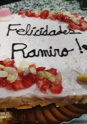 Una foto de Pastel de fresa con base de galletas