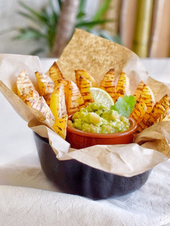 Una foto de Patatas deluxe al horno con guacamole