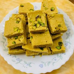A picture of Rava-Besan Burfi.