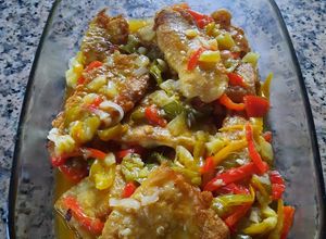 Una foto de Filetes de merluza con verduras al horno