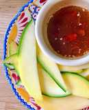 Xoài Sống Chấm Nước Mắm Đường Cay