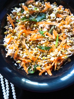 ஸ்பரவுட் சாலட் (Sprout Salad Recipe n Tamil) செய்முறை முக்கிய புகைப்படம்