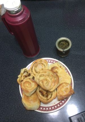 Una foto de Torta de 80 golpes rellena y tradicional