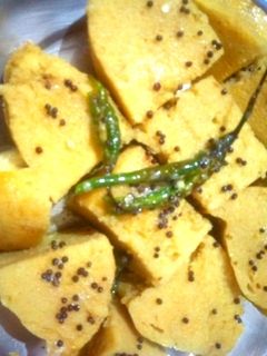ढोकला (dhokla recipe in Hindi) रेसिपी मुख्य फोटो