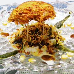 A picture of Aalu ki tokri.