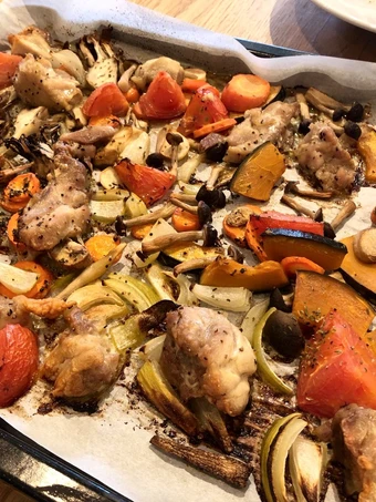 Easy Ways Make Recipes Roasted Chicken &amp; Vegetables the Perfect So Delicious.