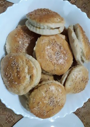 A picture of Patties buns.