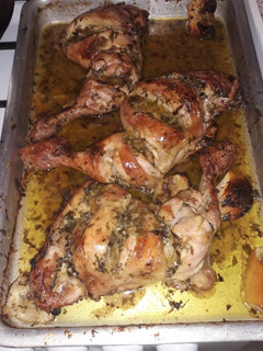 Una foto de Cuartos de pollo al horno en adobo de picada