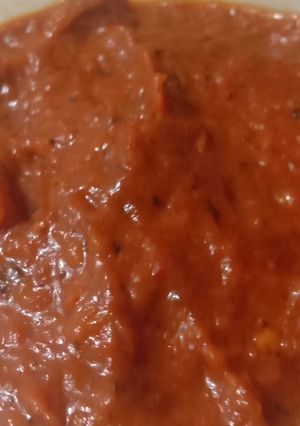 A picture of Schezwan chutney.