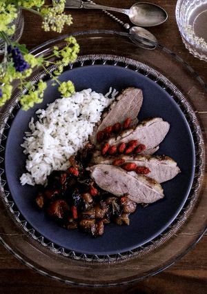 Vörösboros kacsamell aszalt gyümölcsökkel recept fotója