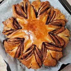A picture of Nutella star bread.