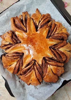 A picture of Nutella star bread.