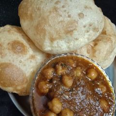 A picture of Chole bhature.