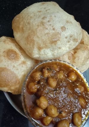 A picture of Chole bhature.