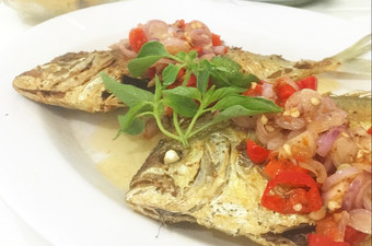 Cara Membuat Ikan kembung siram sambal matah Irit Untuk Jualan