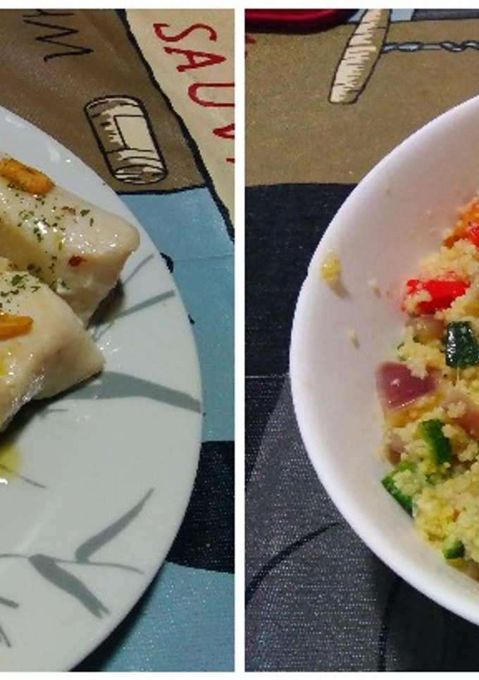 Una foto de Lomos de merluza al ajillo con guarnición de cous-cous con verduras