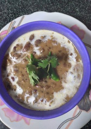 A picture of Dal makhni.