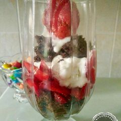 A picture of Chocolate Strawberry Pudding Farfait.