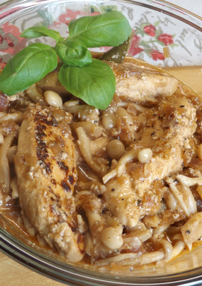 Una foto de Solomillos de pollo con setas shimeji