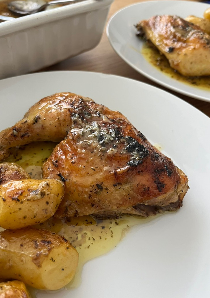 Una foto de Pollo asado con patatas