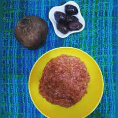 A picture of Khajoor aur chukandar ka halwa.