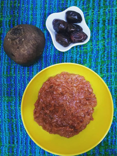 A picture of Khajoor aur chukandar ka halwa.