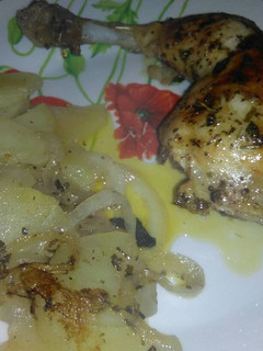 Una foto de Muslos de pollo adobados al horno