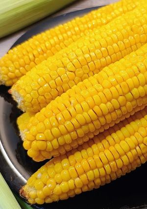 A picture of Baked Corn on the Cob in the Oven – Sweet, Tender & Juicy 🌽.