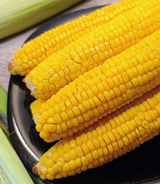 A picture of Baked Corn on the Cob in the Oven – Sweet, Tender & Juicy 🌽.